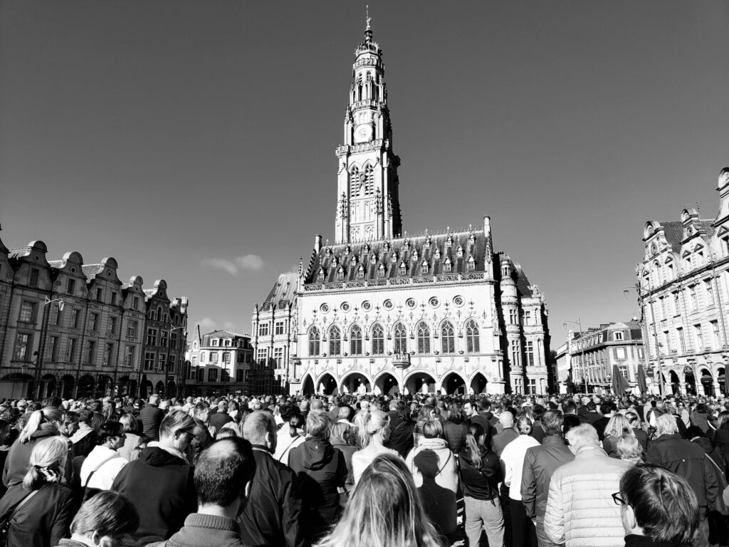 Rassemblements en hommage à Dominique Bernard, Arras