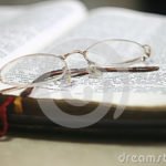 glasses-book-84940950.jpg